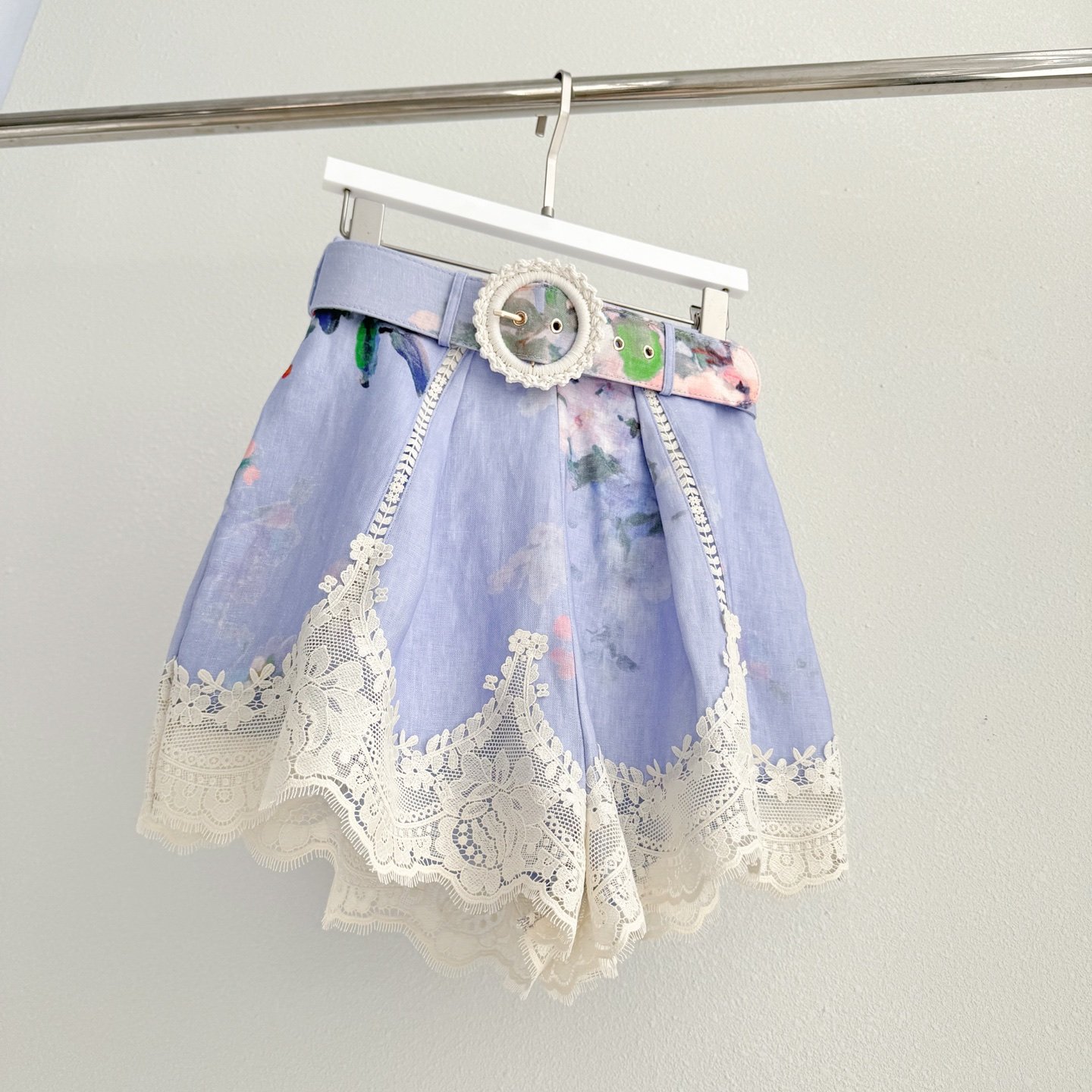 Short everley lace trim tuck