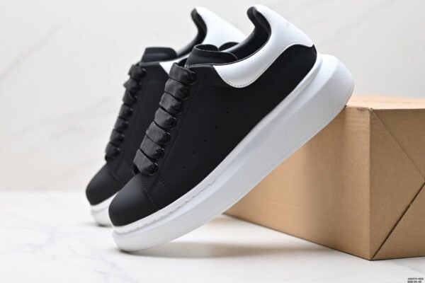 Oversized sneakers black & white - Image 36
