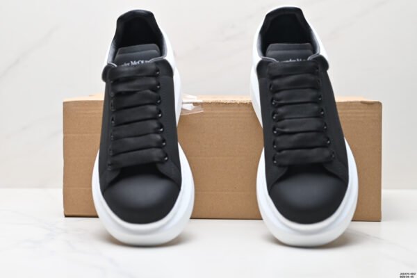 Oversized sneakers black & white - Image 37