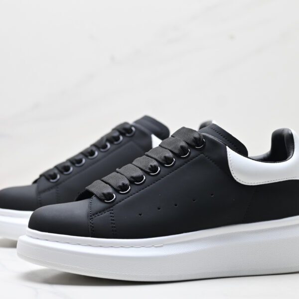 Oversized sneakers black & white